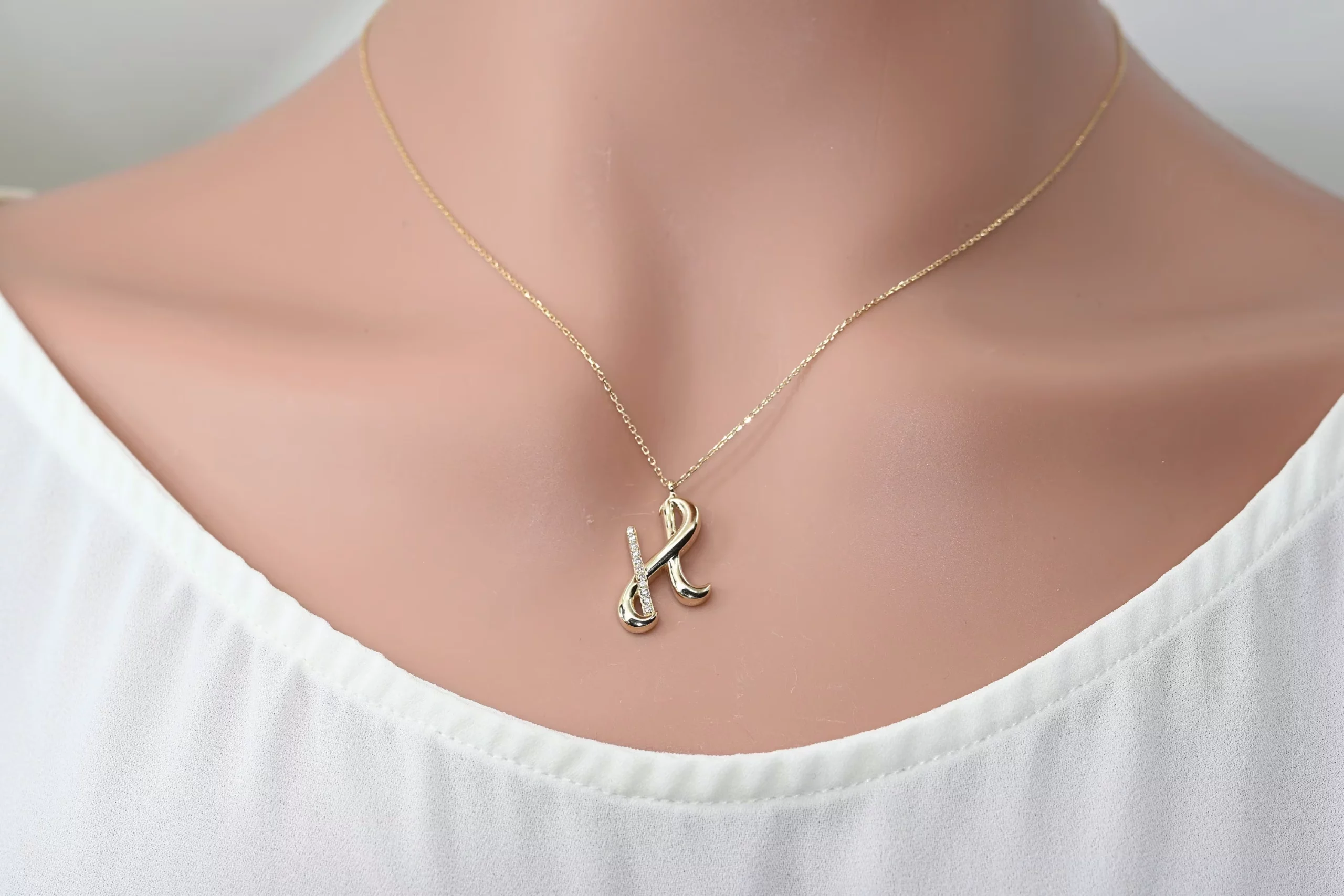 H Necklace: A stylish and Unique Type Of Necklace